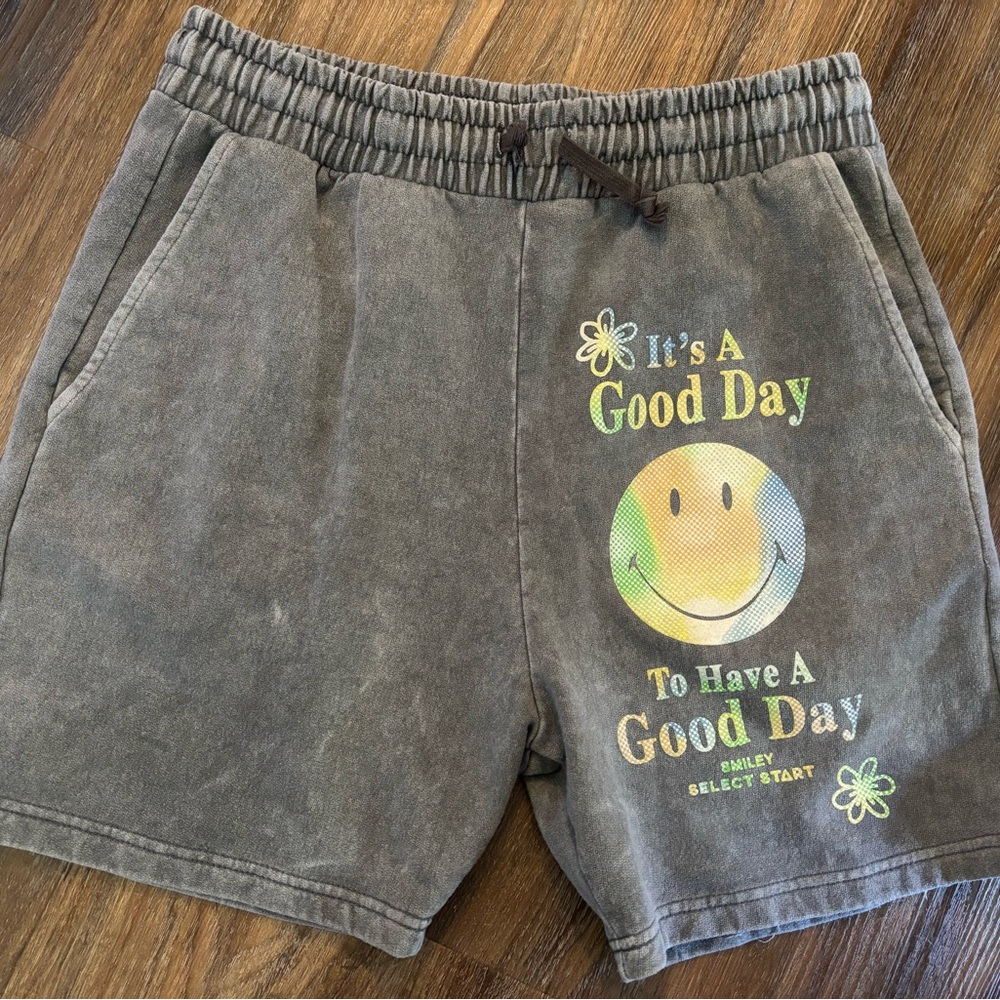 Select Start x Smiley sweat shorts M